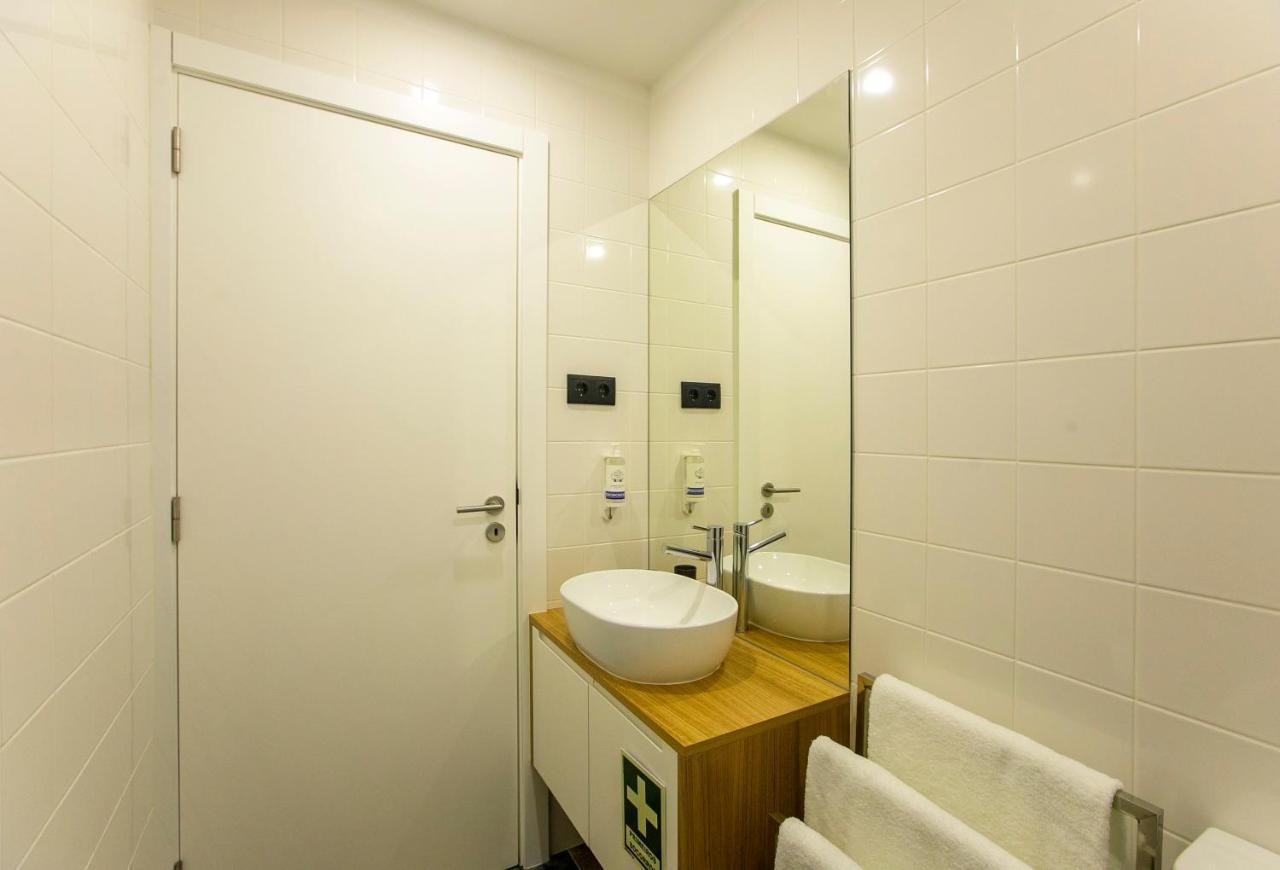 Charming In Historic Downtown Apartment *