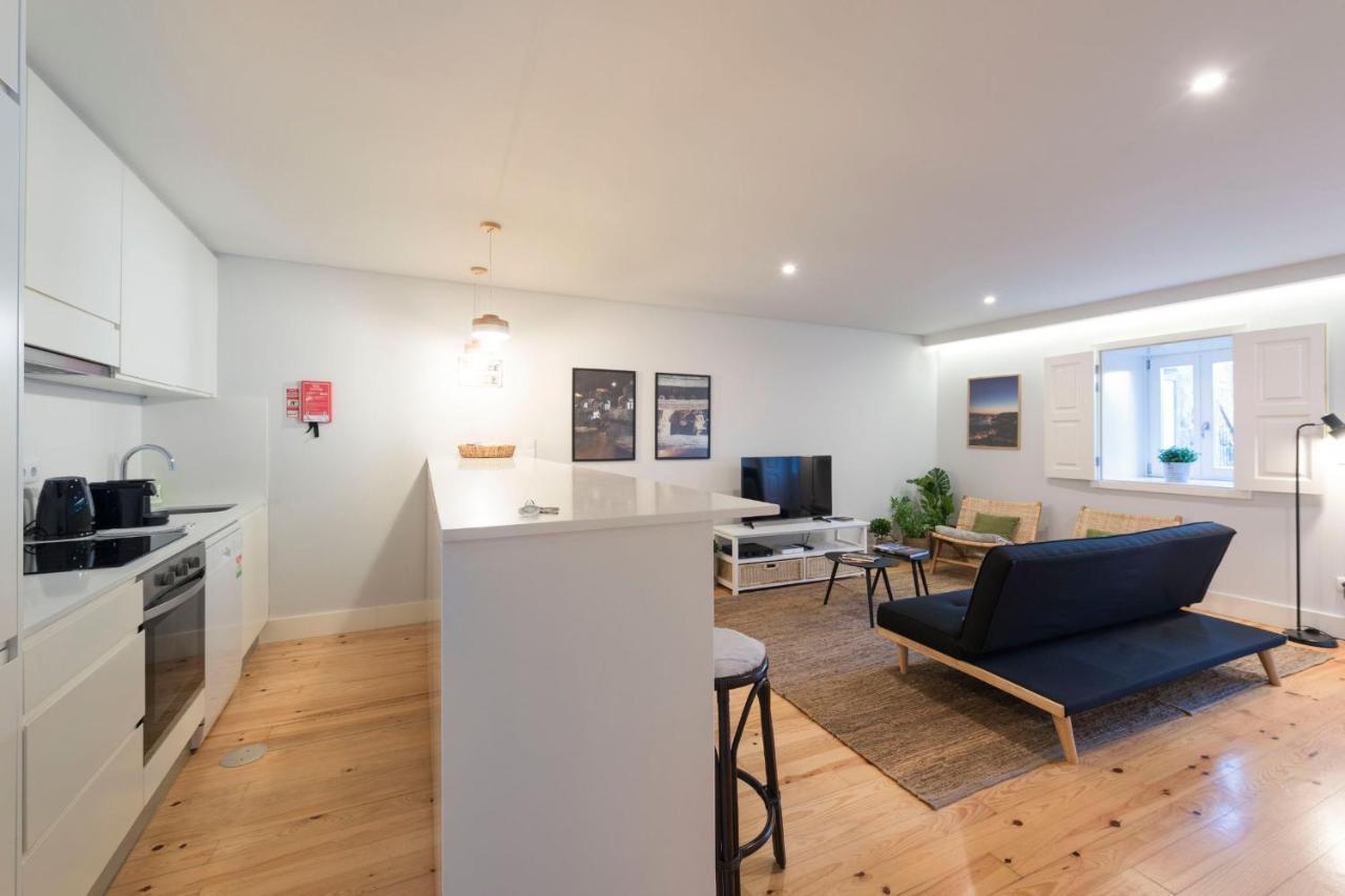 Lovelystay - Peaceful Living W/ Backyard Apartment Porto