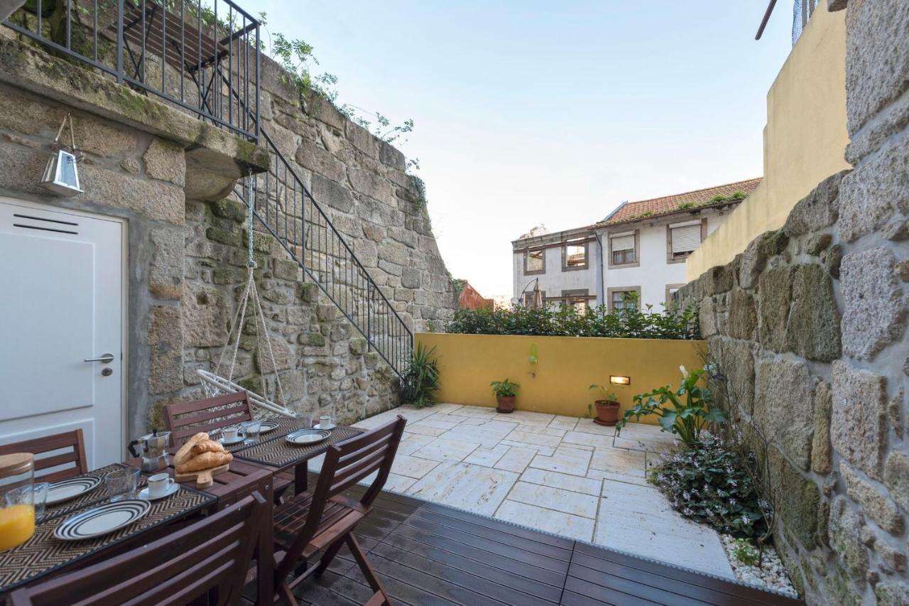 Lovelystay - Peaceful Living W/ Backyard Porto