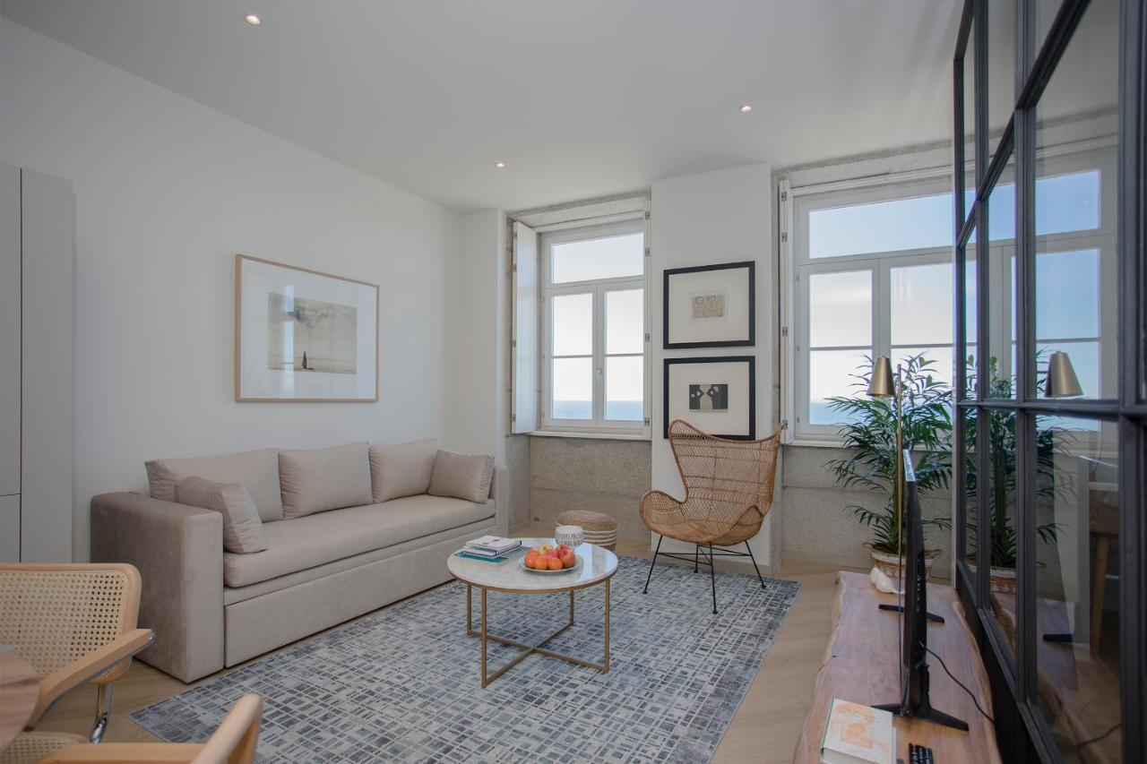 Liiiving In - Luxury Beachfront Apartment *