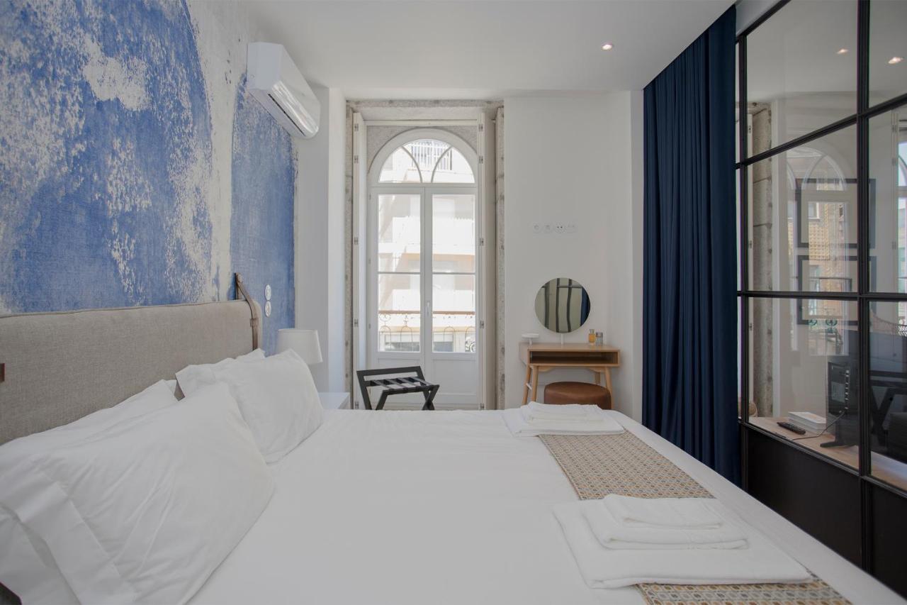 Liiiving In - Luxury Beachfront Apartment