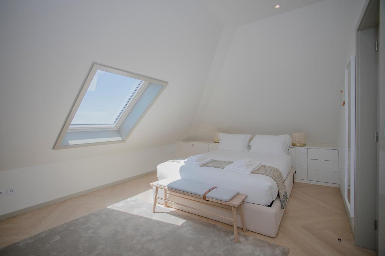 Liiiving In - Luxury Beachfront Apartment