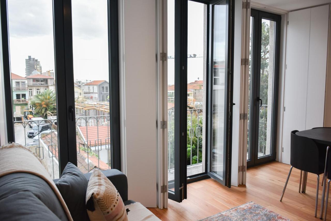 Comfortable&central W/balcony-9 Min Walk Trindade Porto