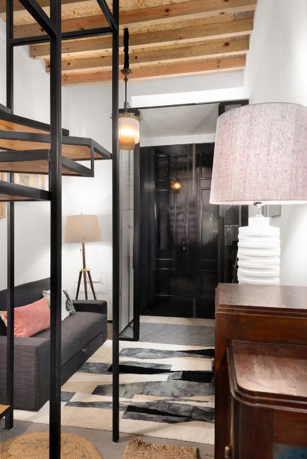 National Theatre Trendy Apartment