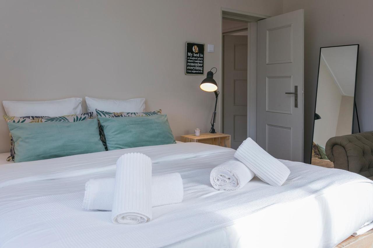 Surf House Hostel *