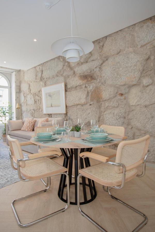 Liiiving In - Luxury Beachfront Apartment Porto
