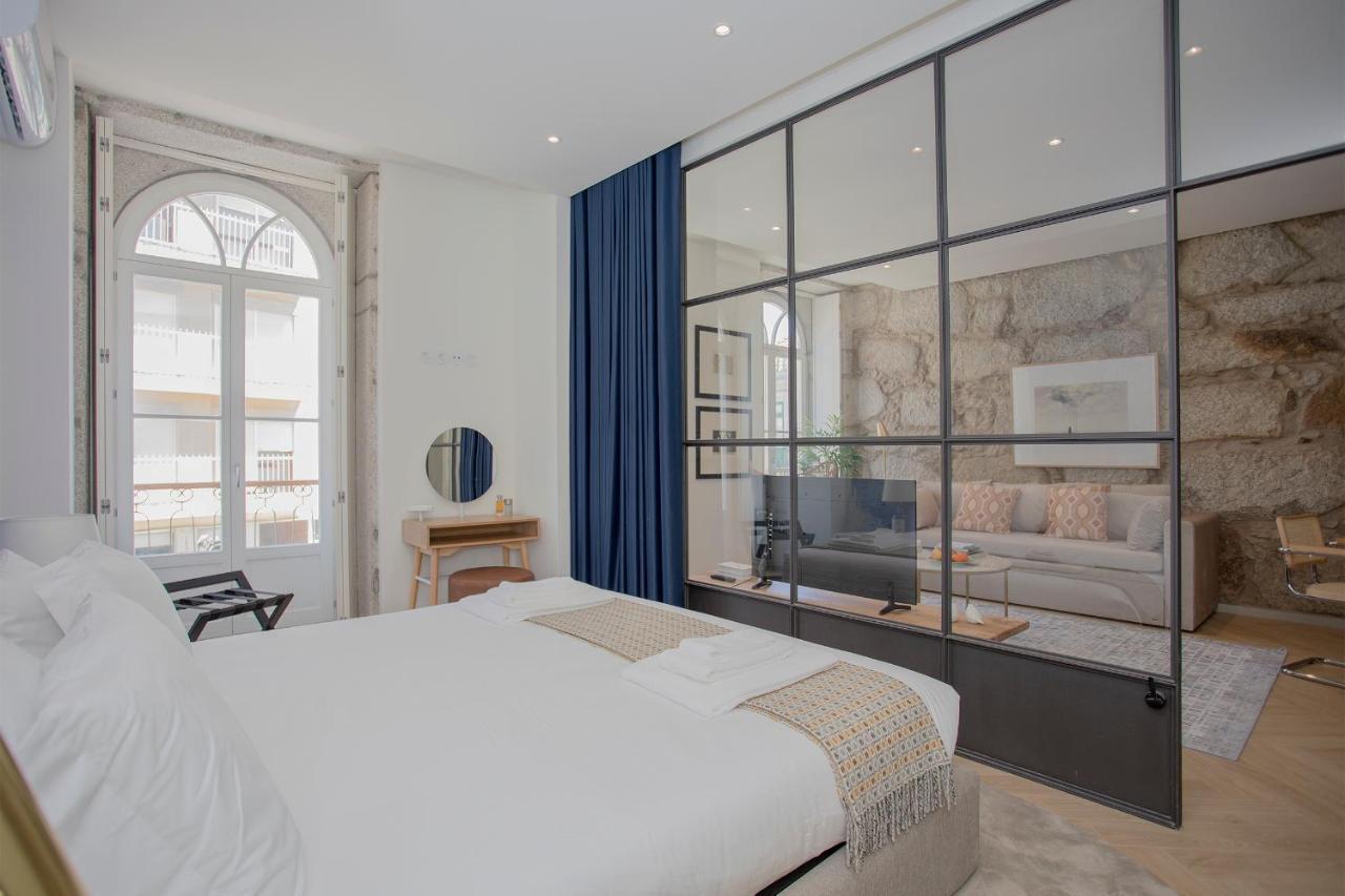 Liiiving In - Luxury Beachfront *