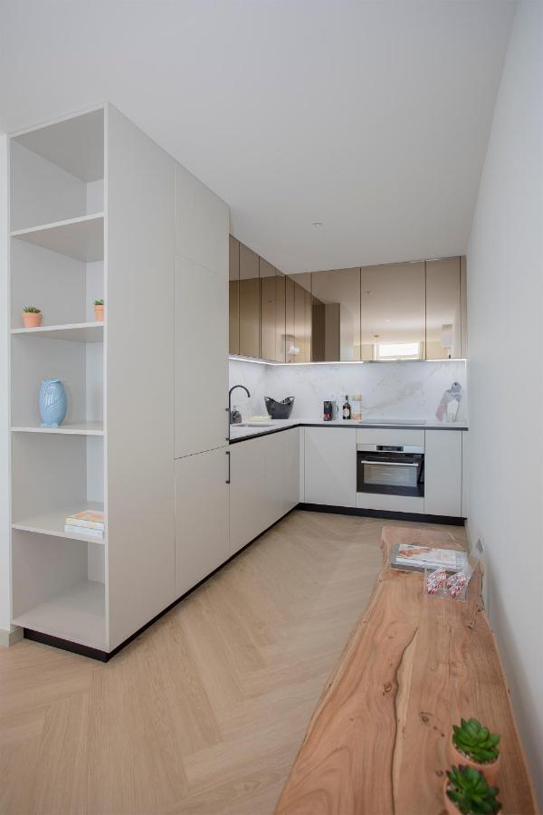 Liiiving In - Luxury Beachfront Apartment Porto