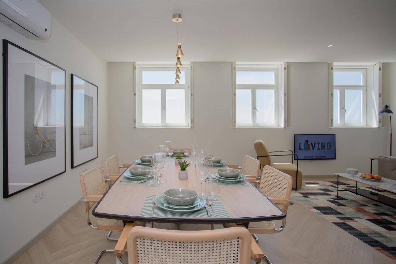 Liiiving In - Luxury Beachfront Apartment *