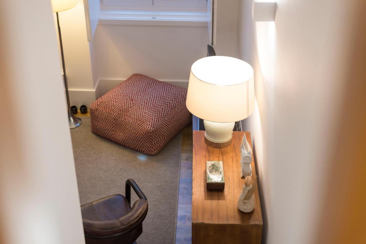 Apartment Lovelystay - Cozy Duplex With Patio Right Off Train&metro Station