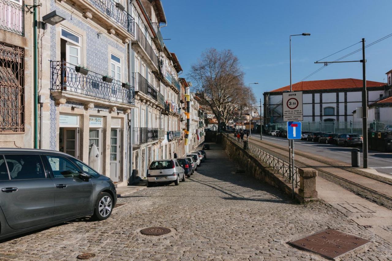 Happy & * Porto