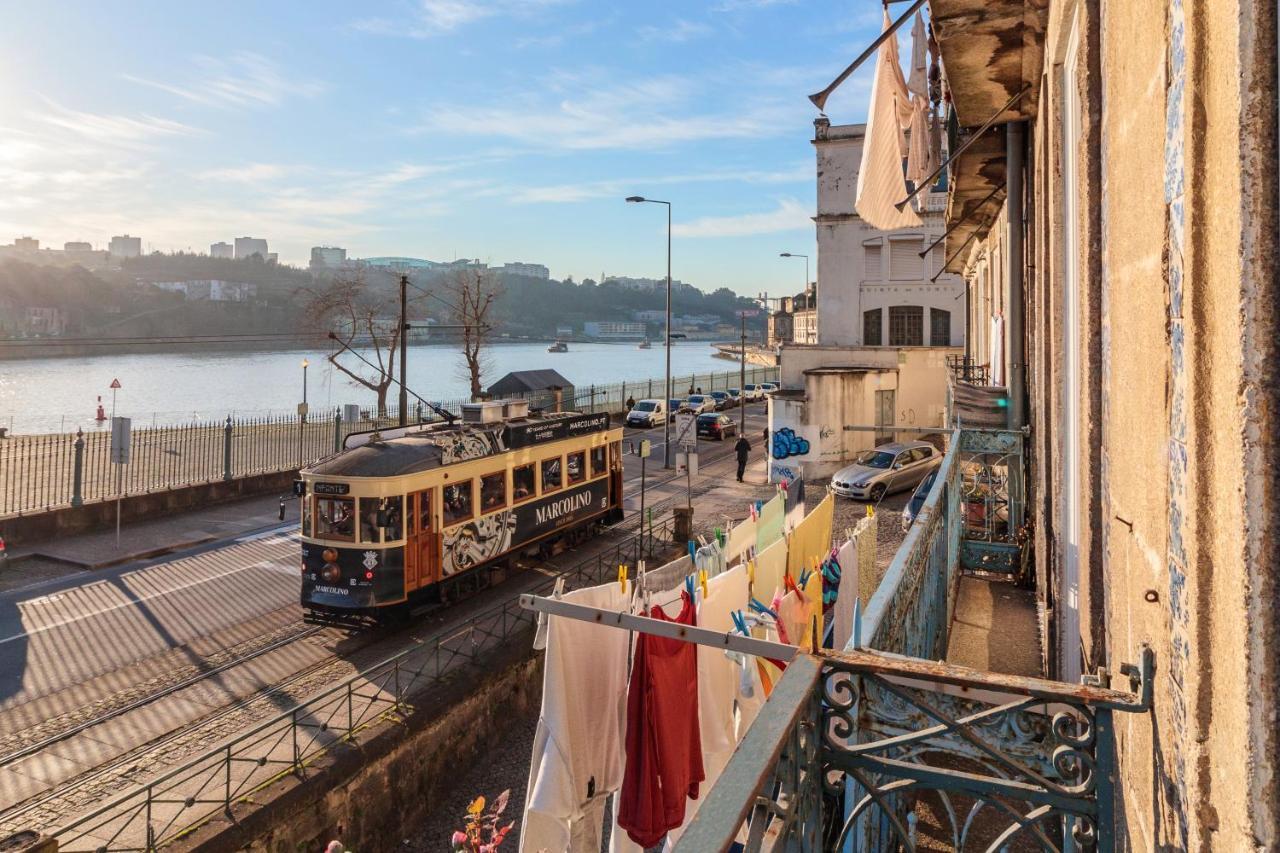 Happy & * Porto