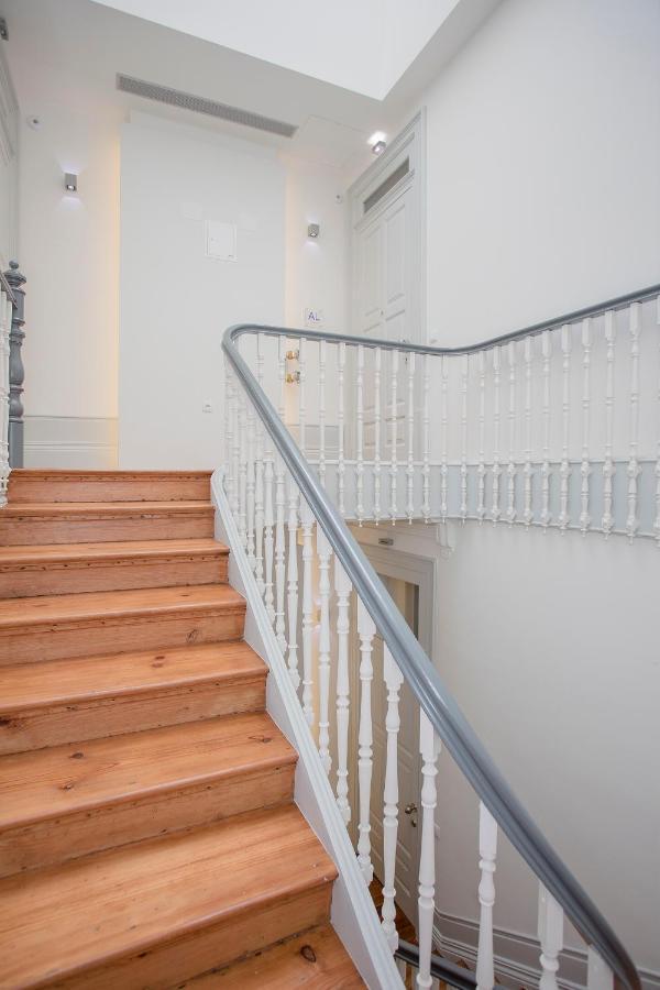 Liiiving - Downtown & Riverside Balcony Apartment *