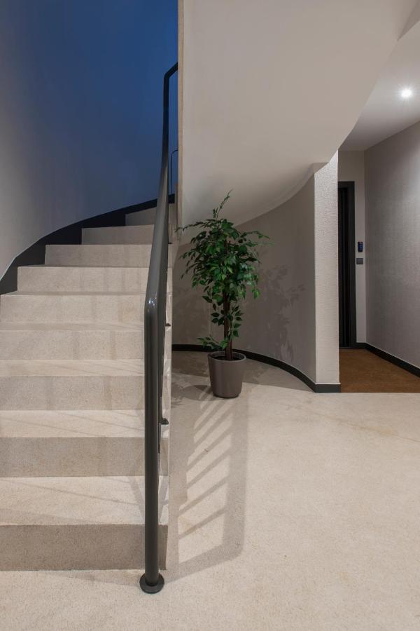 Live In - 68 Regras Appartement *