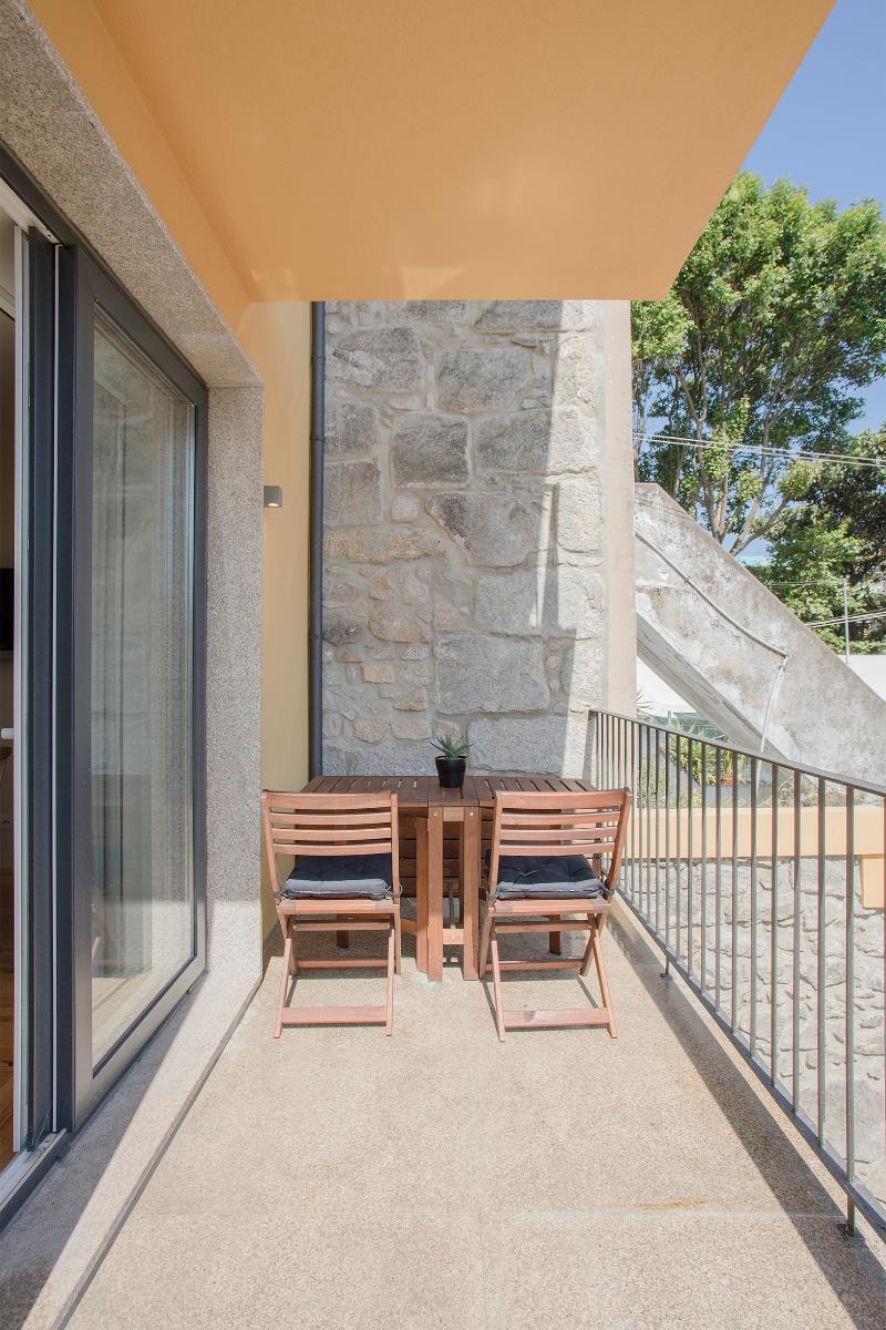 Apartamento Liiiving In - Charming Downtown Delight *