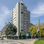 Lovelystay - Spacious 3Br Flat With Ac And Balcony