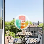 Liiiving In Porto | Central Secret Balcony