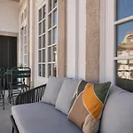 Historic Apartment At Cardosas With Balcony