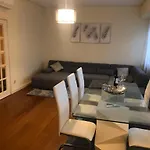 Luxury Central Apartment With Rooftop By Great&Cosy