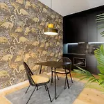 Boutique Rentals-Art & Charm II Apt W/ Terrace
