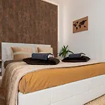 Avenue View Rooms
