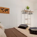 Avenue View Rooms
