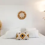 Lays\' House