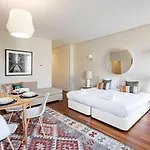 Palácio das Cardosas Studio by LovelyStay