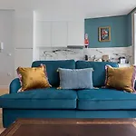 Turquoise Central Flat W Ac & Balcony By Lovelystay