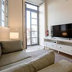 31 Janeiro 157 - Delightful 1Br Flat W/ Ac & Balcony By Lovelystay