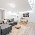 Guestready - Oporto Spotlight - Left