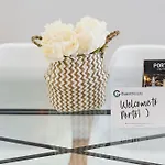 Guestready - Oporto Spotlight - Left