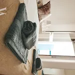Remarkable 1-Bed Apartment In Porto