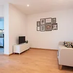 Joivy Warm And Inviting Flat With Balcony