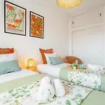 Host Wise - Spacious Modern Flat W Balcony