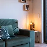 Exotic Flat With Shared Pool & Garden