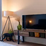 Exotic Flat With Shared Pool & Garden