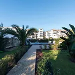 Exotic Flat With Shared Pool & Garden