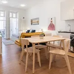 Host Wise - Comfortable Stunning Flats - City Center