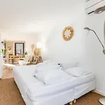 Lays\' House