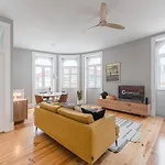 Guestready - Colorful Apt Near Agosto Station