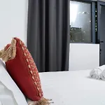 Travel And Live Apartments