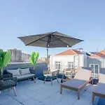 Liiiving In Porto-Modern & Glam Rooftop Apartment