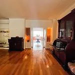 Spacious, Luxurious, And Charming Apartment In Premium Porto Location With Parking