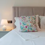 Casa Flores - 2 Bedroom, Lift, Ac, Car Parking - Extra