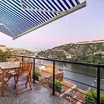 Panoramic River View Downtown With Terrace