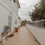 Porto Window Terrace & Jacuzzi House By Vacationy