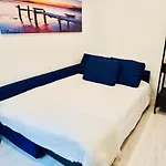 Chic Loft With Garden, Sleeps 4