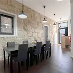 Host Wise - Cozy House W Balcony
