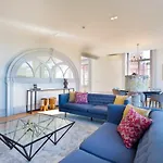 Boutique Rentals- The Miradouro Ribeira Apartment
